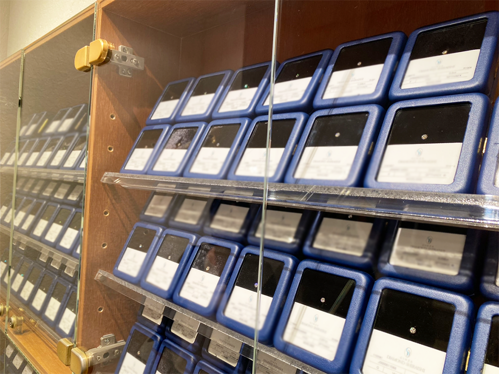 銀座ダイヤモンドシライシ銀座本店店内