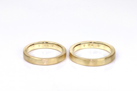 手作りブランド「DITIQUE TAILOR-MADE JEWELRY」の結婚指輪と料金について